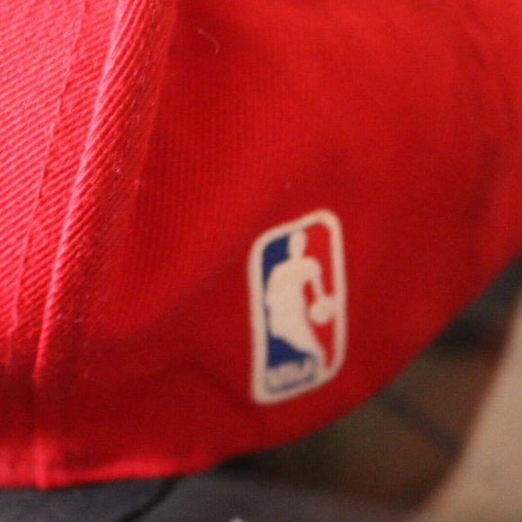 Chicago Bulls Fitted Hat Mitchell & Ness Mens Hardwood Classics Adjustable Cap - Picture 4 of 9